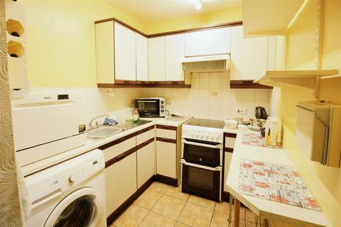 2 bedroom apartment for sale, Sandbed Lawns, Leeds LS15