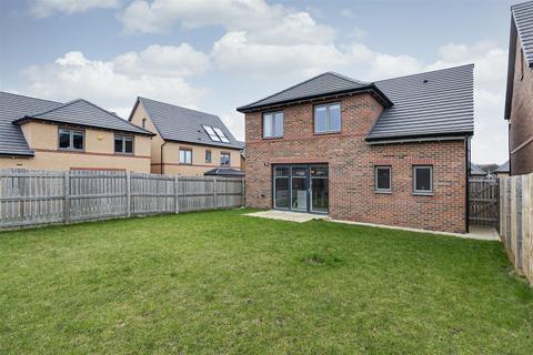 4 bedroom detached house for sale, Park Hill View, Wakefield WF1