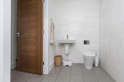 7 Park Hill View, Wakefield, WF1 5FT