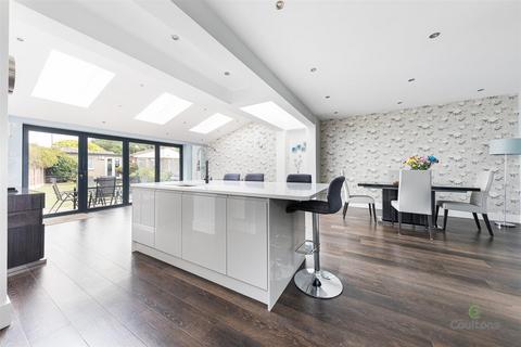 48 Endlebury Road, London, E4 6QG