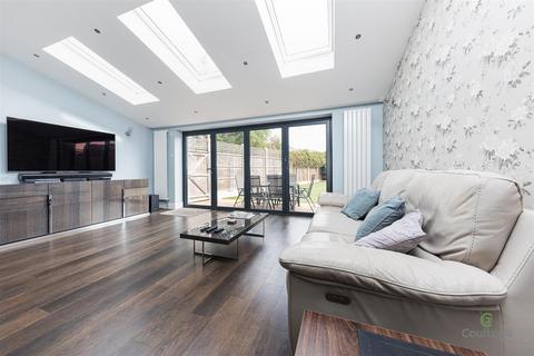 48 Endlebury Road, London, E4 6QG