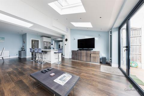 48 Endlebury Road, London, E4 6QG