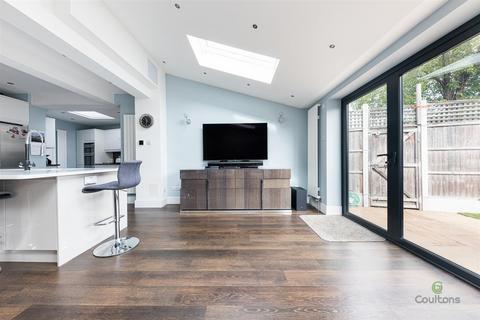 48 Endlebury Road, London, E4 6QG