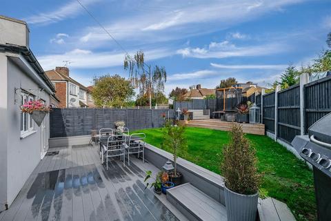 166 Kings Head Hill, London, E4 7NU