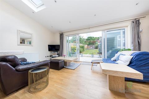 10 Harford Close, London, E4 7NH