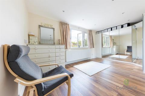 10 Harford Close, London, E4 7NH