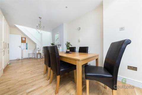 10 Harford Close, London, E4 7NH
