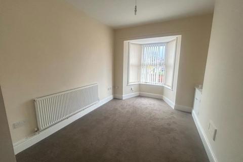 2 bedroom terraced house to rent, Chester Road, Flint