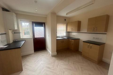 2 bedroom terraced house to rent, Chester Road, Flint
