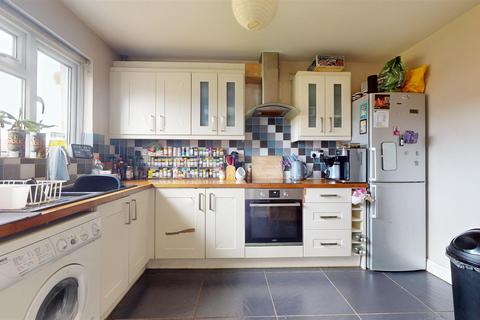 2 Glyn Vale, Bristol, BS3 5JG