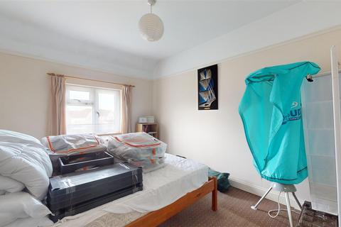 2 Glyn Vale, Bristol, BS3 5JG
