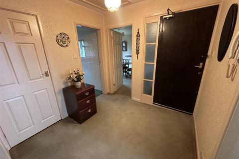 2 bedroom flat for sale, Rylatt Court, Ashton Lane, Sale