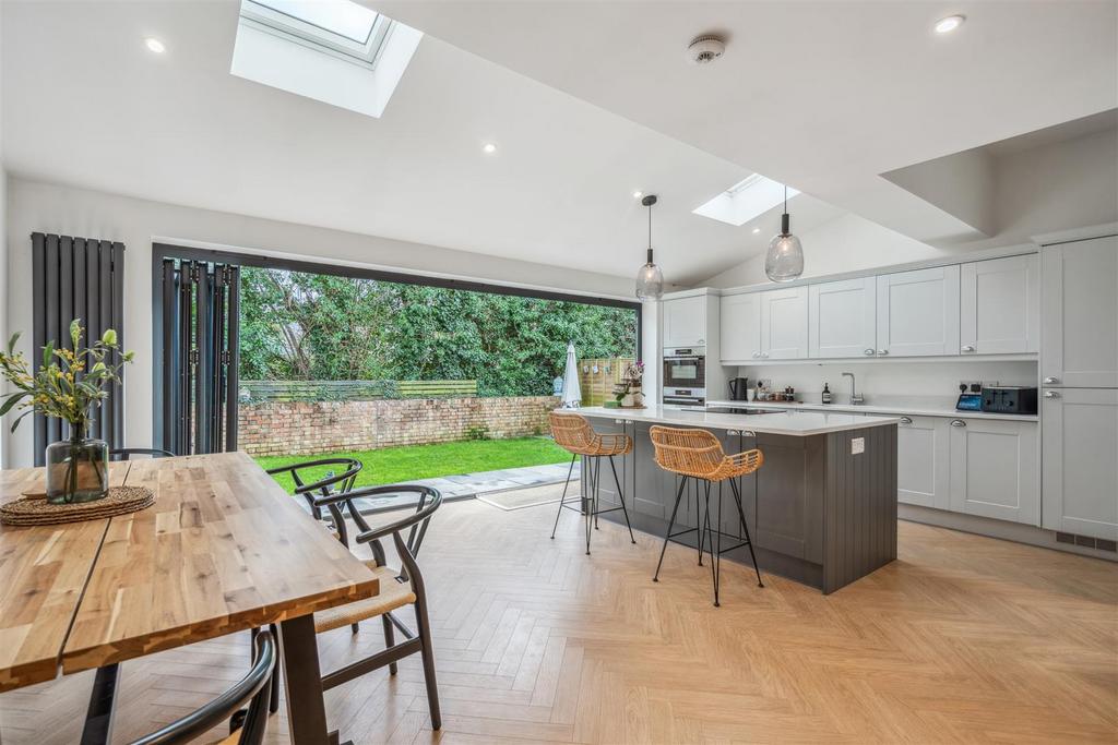 Kitchen bi folds