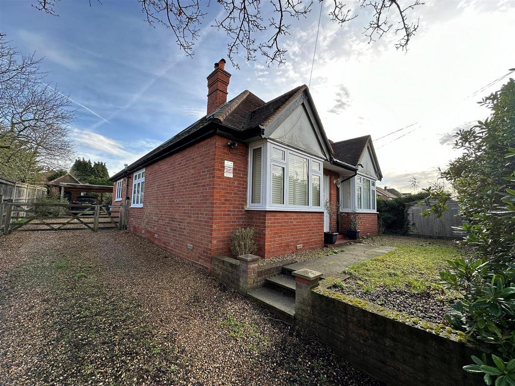 Frimley Green Road, Frimley 3 bed detached bungalow to rent £2,400