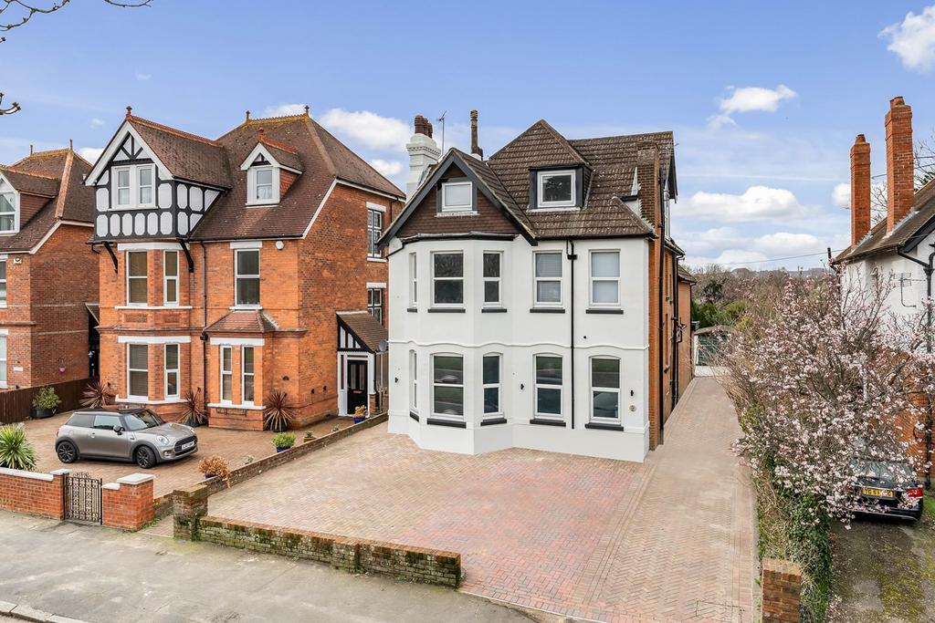 Cherry Garden Avenue, Folkestone, CT19 6 bed detached house for sale £850,000