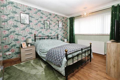 3 bedroom semi-detached house for sale - Laudsdale Road, East Herringthorpe, Rotherham