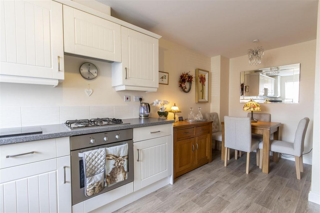Hetton Drive, Clay Cross, Chesterfield 3 bed semidetached house £219,950