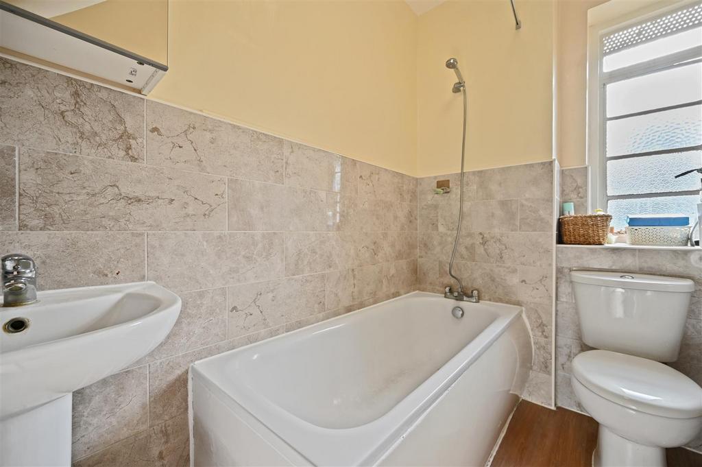 BCRR   51 Chatsworth Court   Bathroom (4).JPG