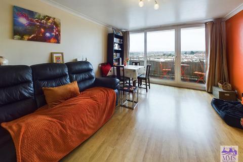 2 bedroom flat for sale, Humber Crescent, Strood, Rochester