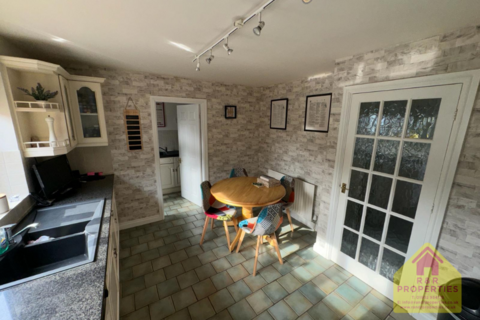 4 bedroom cottage to rent, Middle Lane, Oaken WV8