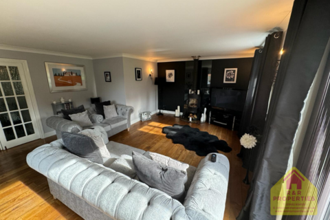 4 bedroom cottage to rent, Middle Lane, Oaken WV8