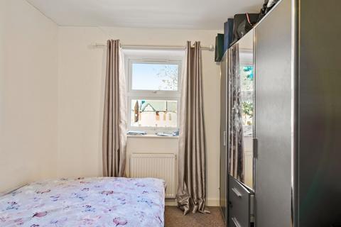 Flat 4, 22 Forest Drive East, London, E11 1JY