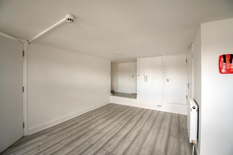 Studio to rent, St. Georges Road, London, E10