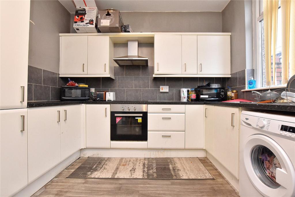 Manchester Road, Castleton, Rochdale, Greater Manchester, OL11 2 bed