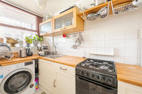 Studio for sale, Langdale House, Churchill Gardens, London, SW1V