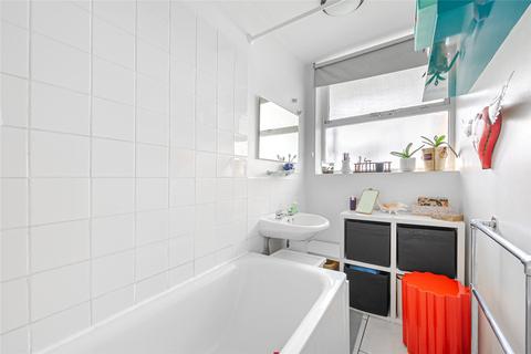 Studio for sale, Langdale House, Churchill Gardens, London, SW1V
