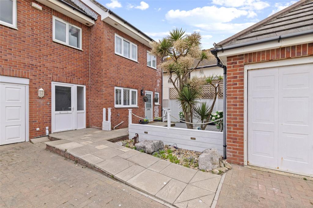 Front Garden/Garage