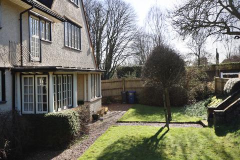 The Doctors House Grimms Hill, Great Missenden, HP16 9BA