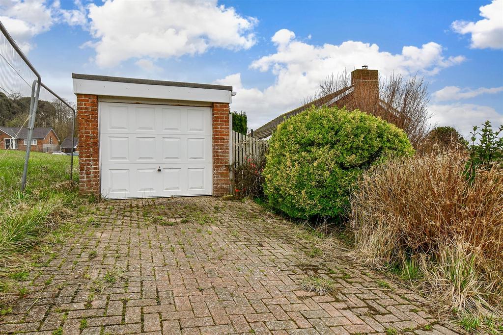 Summers Court, Freshwater, Isle of Wight 3 bed detached bungalow for