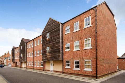 2 bedroom flat for sale - Nymet Court, Pine Street, Aylesbury, Buckinghamshire, HP19 7HX