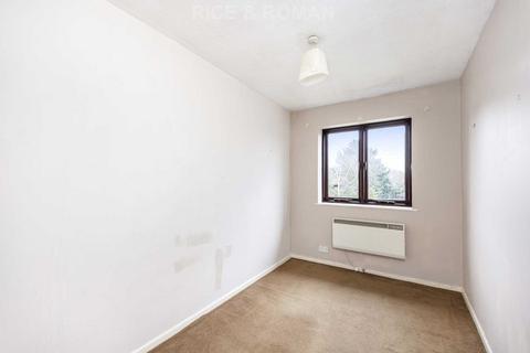 2 bedroom apartment for sale, Calluna Court, Woking GU22