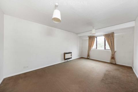 2 bedroom apartment for sale, Calluna Court, Woking GU22