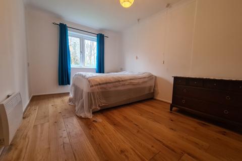 1 bedroom flat to rent, Hertswood Court, Hillside Gardens, EN5