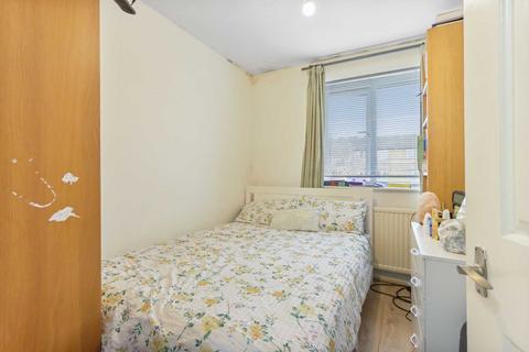2 bedroom flat for sale, Greenway Close, London