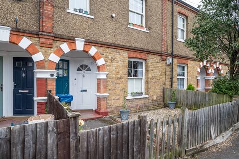 1 bedroom flat for sale, Beards Hill, Hampton TW12