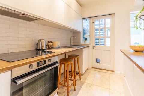 1 bedroom flat for sale, Beards Hill, Hampton TW12