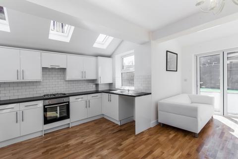 3 bedroom flat to rent, Chapter Road, London NW2