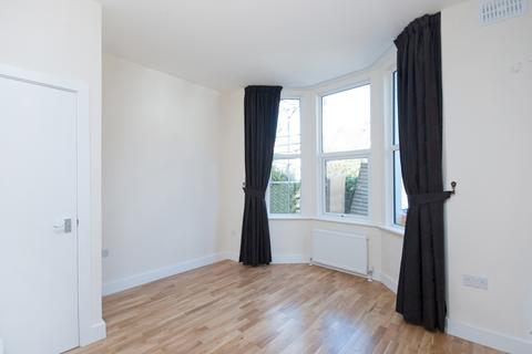 3 bedroom flat to rent, Chapter Road, London NW2