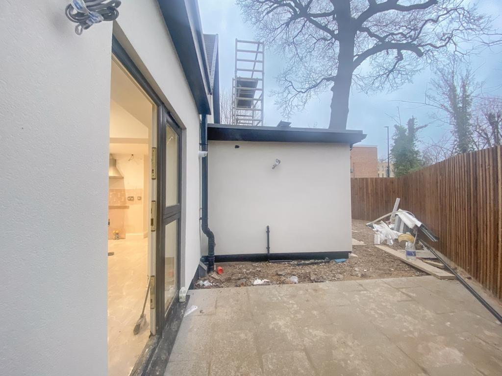 Monks Road, Enfield EN2 2 bed flat £2,097 pcm (£484 pw)