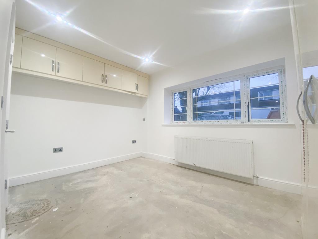 Monks Road, Enfield EN2 2 bed flat £2,097 pcm (£484 pw)