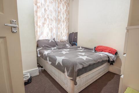 3 bedroom flat for sale, Kilburn Lane, London W10