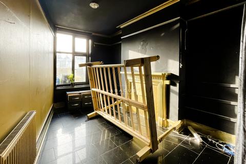 4 bedroom flat for sale - Craven Park, London NW10