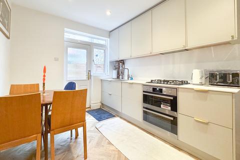 2 bedroom flat for sale, Chevening Road, London NW6