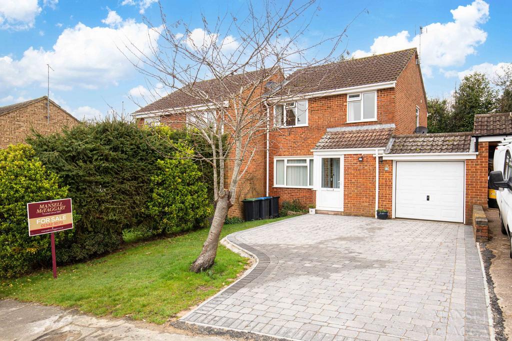 Pegasus Way, East Grinstead RH19 3 bed semidetached house for sale £