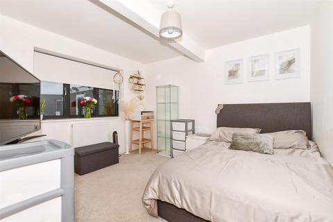 12 Milner Road, Seasalter, Whitstable, CT5 4SH