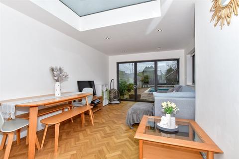 12 Milner Road, Seasalter, Whitstable, CT5 4SH